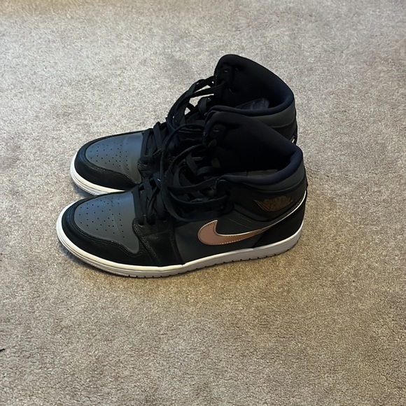 Jordan1 bronze size 9 - Picture 4 of 5